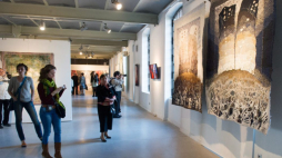 Wystawa konkursowa 14. Międzynarodowego Triennale Tkaniny w Centralnym Muzeum Włókiennictwa w Łodzi. 2013 r. Fot. PAP/G. Michałowski