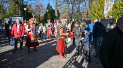 Kwesta charytatywna na Cmentarzu Rakowickim. Kraków, 01.11.2024. Fot. PAP/Art Service