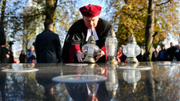 Polski duchowny luterański, biskup diecezji pomorsko-wielkopolskiej Marcin Hintz podczas modlitwy międzywyznaniowej na Cmentarzu Nieistniejących Cmentarzy. Gdańsk, 01.11.2021. Fot. PAP/A. Warżawa