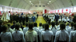 Ogólnopolska akcja „Szkoła do hymnu” w Szkole Podstawowej im. ks. Rocha Modzelewskiego w miejscowości Nowe Piekuty w 2019 r. Fot. PAP/M. Zieliński
