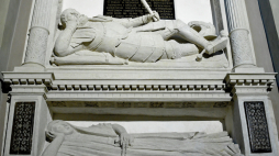  Odrestaurowany, późnorenesansowy nagrobek małżeństwa Jana i Anny Fredrów w łacińskiej bazylice archikatedralnej pod wezwaniem Świętego Jana Chrzciciela i Wniebowzięcia Najświętszej Maryi Panny w Przemyślu, fot. PAP/D. Delmanowicz