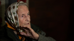 Stanisława Woronis podczas obchodów upamiętniających pomordowanych w Koniuchach w styczniu 2024 r. Fot. PAP/V. Doveiko