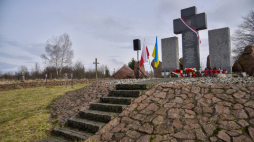 Pomnik ofiar zbrodni wołyńskiej, mieszkańców Huty Pieniackiej, fot. PAP/V. Hrabar