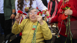 Celeste Martins Caeiro podczas obchodów 50 rocznicy wybuchu rewolucji goździków. Fot. PAP/ EPA/A. Cotrim