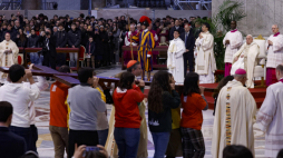 Papież Franciszek podczas uroczystości z okazji Światowego Dnia Młodzieży, fot. PAP/EPA/ANSA/F. Frustaci