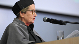 Agnieszka Holland podczas uroczystości w UMCS, w trakcie których odebrała tytuł doktora honoris causa tej uczelni, fot. PAP/W. Jargiło