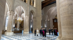 Kończy się odbudowa katedry Notre Dame w Paryżu. Otwarcie już w grudniu, odwiedził ją Emmanuel Macron, prezydent Francji, fot. PAP/EPA/POOL/Ch.  Petit Teson