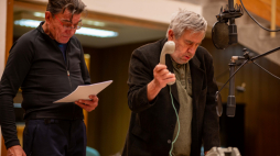 "Diałby w deszczu", słuchowisko w Radiu RDC na podstawie opowiadania Marka Hłaski, na zdjęciu Jerzy Radziwiłowicz i Mirosław Zbrojewicz w trakcie nagrania, fot.Radio RDC