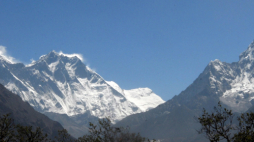 Lhotse, jeden z najwyzszych szczytów w Homalajach, fot. PAP/EPA/N. Shrethsa