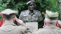 Gen. Stanisław Maczek (popiersie w Krakowie), fot. PAP/J. Bednarczyk