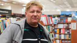 Pisarz Jacek Komuda podczas spotkania z czytelnikami w ramach festiwalu Apostrof w Łodzi, 2016 r. PAP/Grzegorz Michałowski