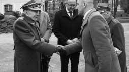 Czesław Chociej (1928-2024), pierwszy z lewej podczas uroczystości w lutym 2024 r., fot. PAP/A. Reszko