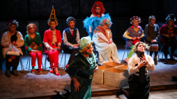 Aktorzy podczas próby medialnej spektaklu „Szwagierki” w Teatrze Dramatycznym im. Aleksandra Węgierki w Białymstoku. PAP/Artur Reszko