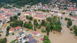 Zalane centrum Kłodzka 15 września 2024 po wylaniu Nysy Kłodzkiej. Fot. PAP/M. Kulczyński 