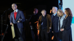 Grzegorz Motyka został laureatem  Nagrody Historycznej m. st. Warszawa im . Kazimierza Moczarskiego (na drugim planie Adam Michnik i prof. Andrzej Friszkie, przewodniczącu jury, fot. L. Szymański