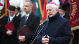 Uroczystości z okazji 43. rocznicy pacyfikacji kopalni "Wujek". Na zdjęciu bp Marek Szkudło, fot. PAP/M. Meissner