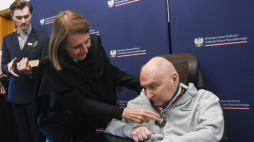 Kompozytor Wojciech Trzciński został odznaczony przez szefową MKiDN Hannę Wróblewską medalem „Zasłużony Kulturze Gloria Artis” podczas uroczystości w Konstancinie-Jeziornie, 19 bm. PAP/Piotr Nowak