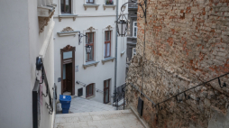 Ul. Schodowa odchodzi bezpośrednio od bielskiego rynku i jest jedną z najbardziej klimatycznych w mieście. Fot. P. Sowa/Wydział Prasowy UMBB 