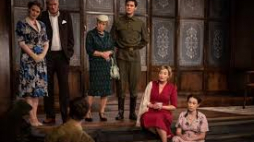 "Rodzina" według Antoniego Słonimskiego, spektakl w Teatrze Powszechnym w Łodzi, fot. Teatr Powszechny w Łodzi