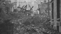 Ruiny kamienic na Nowym Mieście w kwartale ulic: Bonifraterska-Franciszkańska-Mławska-Sapieżyńska. /NAC