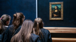 Mona Lisa Leonarda da Vinci w muzeum w Luwrze. Fot. PAP/EPA/Christophe Petit Tesson