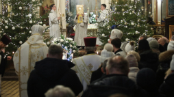 Nabożeństwo w soborze św. Mikołaja Cudotwórcy w Białymstoku w wigilię świąt Bożego Narodzenia. PAP/Artur Reszko