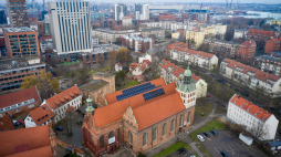 Konserwator zabytków kazał zdemontować panele fotowoltaiczne z dachu kościoła św. Brygidy q Gdańsku, fot. PAP/Adam Warżawa