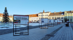 Część ekspozycji na oświęcimskim rynku. Fot. Muzeum Pamięci Mieszkańców Ziemi Oświęcimskiej 
