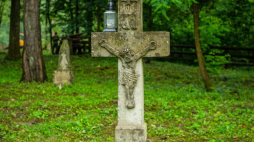 Cmentarz w nieistniejącej już wsi Puźniki na Ukrainie (obw. tarnopolski. (mr) PAP/Wojtek Jargiło