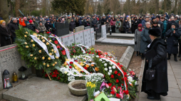 Marcin Wicha spoczął na Cmentarzu Powązkowskim w Warszawie, fot. PAP/Paweł Supernak 