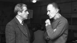 Aktor Teatru Powszechnego Zbigniew Zapasiewicz (L) i dyrektor naczelny i artystyczny teatru, aktor i reżyser Zygmunt Hübner, styczeń 1985 r. PAP/Zbigniew Matuszewski 