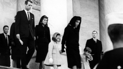 Jacqueline Kennedy podczas uroczystości pogrzebowych prezydenta Johna F. Kennedy`ego, fot. PAP/EPA/JFK Library/Abbie Rowe