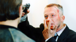 Realizacja filmu sensacyjnego w reżyserii Władysława Pasikowskiego pt. „Psy 2: Ostatnia krew”. Na zdjęciu: aktorzy, Bogusław Linda jako Franz Maurer (P) i Cezary Pazura jako podporucznik Waldemar Morawiec ps. Nowy (L), Warszawa 1994  r. PAP/Afa Pixx/Krzysztof Wellman