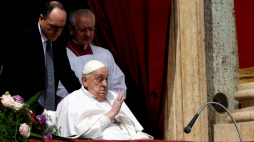 Papież Franciszek udziela błogosławieństwa Miastu i Światu 20 kwietnia 2025 r. Dzień później papież zmarł. Fot. PAP/PA/Marco Iacobucci