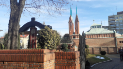 Kościół pw. Miłosierdzia Bożego wzniesiony według projektu Stanisława Niemczyka, fot. Ewa Chudyba