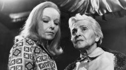 Aktorki Aleksandra Śląska (L) i Ida Kamińska (P) w filmie "Czarna suknia", 1967 r. PAP/CAF/Archiwum