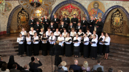 Chór Katedralny Soboru Świętej Trójcy w Hajnówce śpiewa podczas koncertu galowego Hajnowskich Dni Muzyki Cerkiewnej, 2008 r. PAP/Artur Reszko