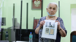 Córka Józefa Ostafina - Jadwiga Martyna na sali Wojskowego Sądu Okręgowego w Warszawie, 2021 r.  PAP/Leszek Szymański