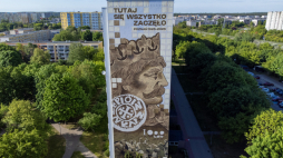 Mural przedstawiający wizerunek króla Bolesława Chrobrego na jednym z bloków na Osiedlu Bolesława Chrobrego w Poznaniu. PAP/Jakub Kaczmarczyk