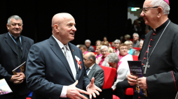 Metropolita lubelski abp Stanisław Budzik oraz marszałek województwa lubelskiego Jarosław Stawiarski podczas uroczystosci z okazji 1000-lecia koronacji Bolesława Chrobrego, fot. PAP/Wojtek Jargiło
