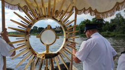 Wiślana Procesja Eucharystyczna, fot. Salezjanie Czerwińsk