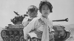 Uchodźcy w trakcie wojny koreańskiej, fot. PAP/EPA/National Archives
