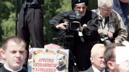15 czerwca 2005 r. na Placu Piłsudskiego w Warszawie odbyła się uroczysta msza święta na zakończenie Kongresu Eucharystycznego i ogłoszenie beatyfikacji trzech polskich kapłanów: ks. Władysława Findysza - pierwszego męczennika komunizmu, ks. Ignacego Kłopotowskiego - założyciela Zgromadzenia Sióstr Loretanek i ks. Bronisława Markiewicza - założyciela Zgromadzenia Księży Michaelitów. Fot. PAP/Pawel Kula