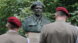 Popiersie gen. Stanisława Sosabowskiego, fot. PAP/Jacek Bednarczyk