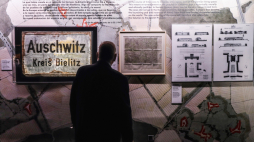Wystawa "Auschwitz. Not Far Away. Not Long Ago" w Centrum Wystawowym Arte Canal w Madrycie, 30 listopada 2017 r. Fot. EPA/EMILIO NARANJO
