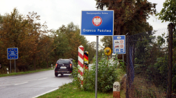 Polsko-niemieckie przejście graniczne w Rosówku. Fot. PAP/Marcin Bielecki 