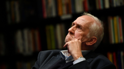 Historyk prof. Andrzej Friszke. PAP/Adam Warżawa