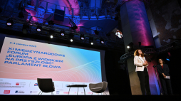 Prezydent Gdańska Aleksandra Dulkiewicz podczas XI Międzynarodowego Forum „Europa z widokiem na przyszłość”. Parlament Słowa, fot. PAP/Marcin Gadomski