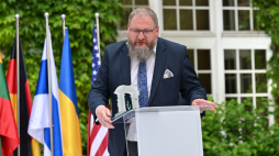 Dyrektor Państwowego Muzeum Auschwitz-Birkenau dr Piotr Cywiński na wręczeniu Nagrody Jana Nowaka-Jeziorańskiego w siedzibie Zakładu Narodowego im. Ossolińskich we Wrocławiu. Fot. PAP/Maciej Kulczyński