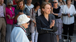 Ministra kultury Hanna Wróblewska podczas jubileuszu Panoramy Racławickiej we Wrocławiu wręczała medale „Zasłużony Kulturze Gloria Artis”, fot. PAP/Krzysztof Ćwik